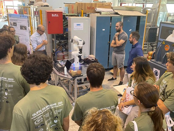 “Fisica in Azione” in visita ai laboratori del nostro Dipartimento “Fisica in Azione” in visita ai laboratori del nostro Dipartimento